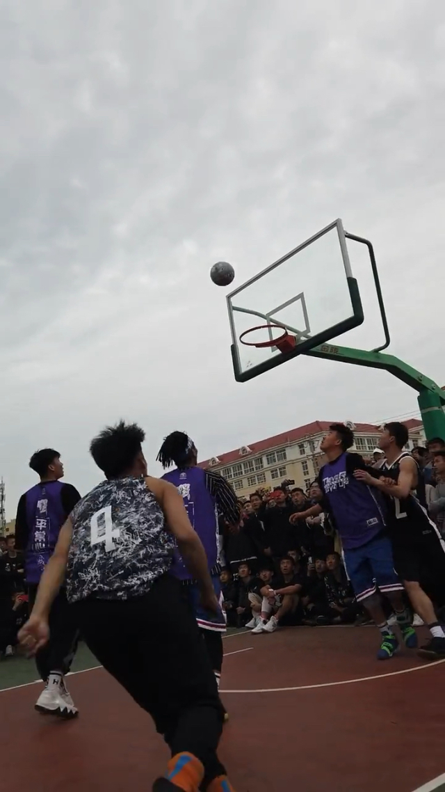 aoa体育活动-重庆队在激烈对抗中力挽狂澜，最终获胜的简单介绍