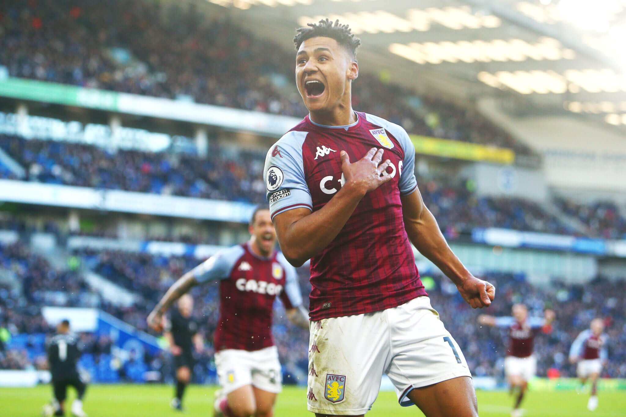 阿斯顿维拉足球风格吸引球迷目光(阿斯顿维拉足球俱乐部维基百科万维中文)