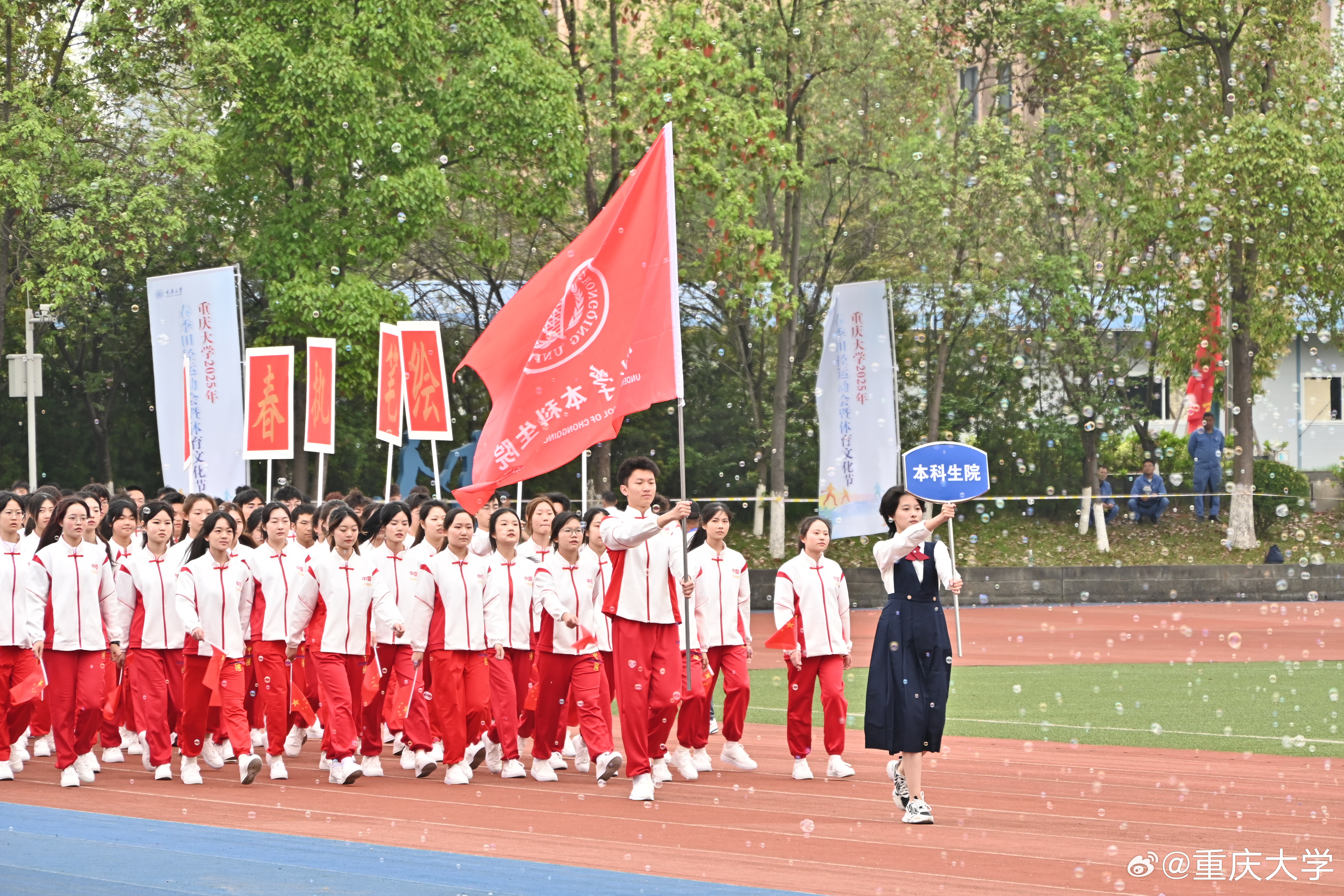 赛场上风景迷人,对决激情四射的简单介绍 赛场上风景迷人,对决激情四射的简单介绍