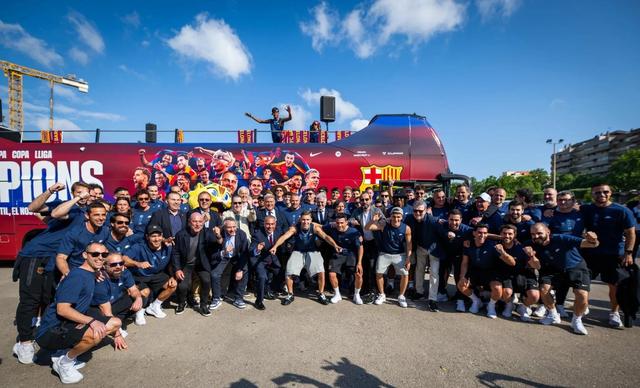 包含欧洲篮球俱乐部赛季收官,巴塞罗那卫冕冠军,球迷欢呼的词条 包含欧洲篮球俱乐部赛季收官,巴塞罗那卫冕冠军,球迷欢呼的词条