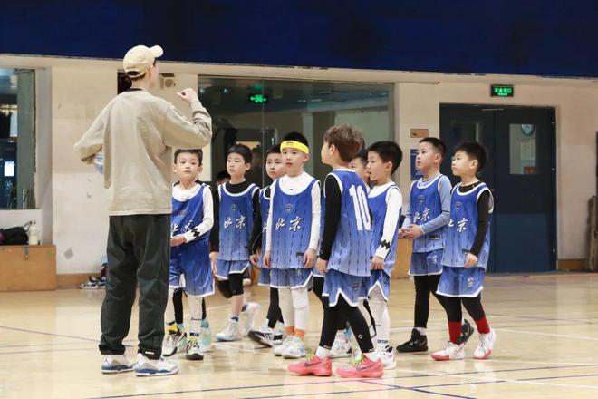 篮球运动员训练成果显著,备战全新赛季 篮球运动员训练成果显著,备战全新赛季