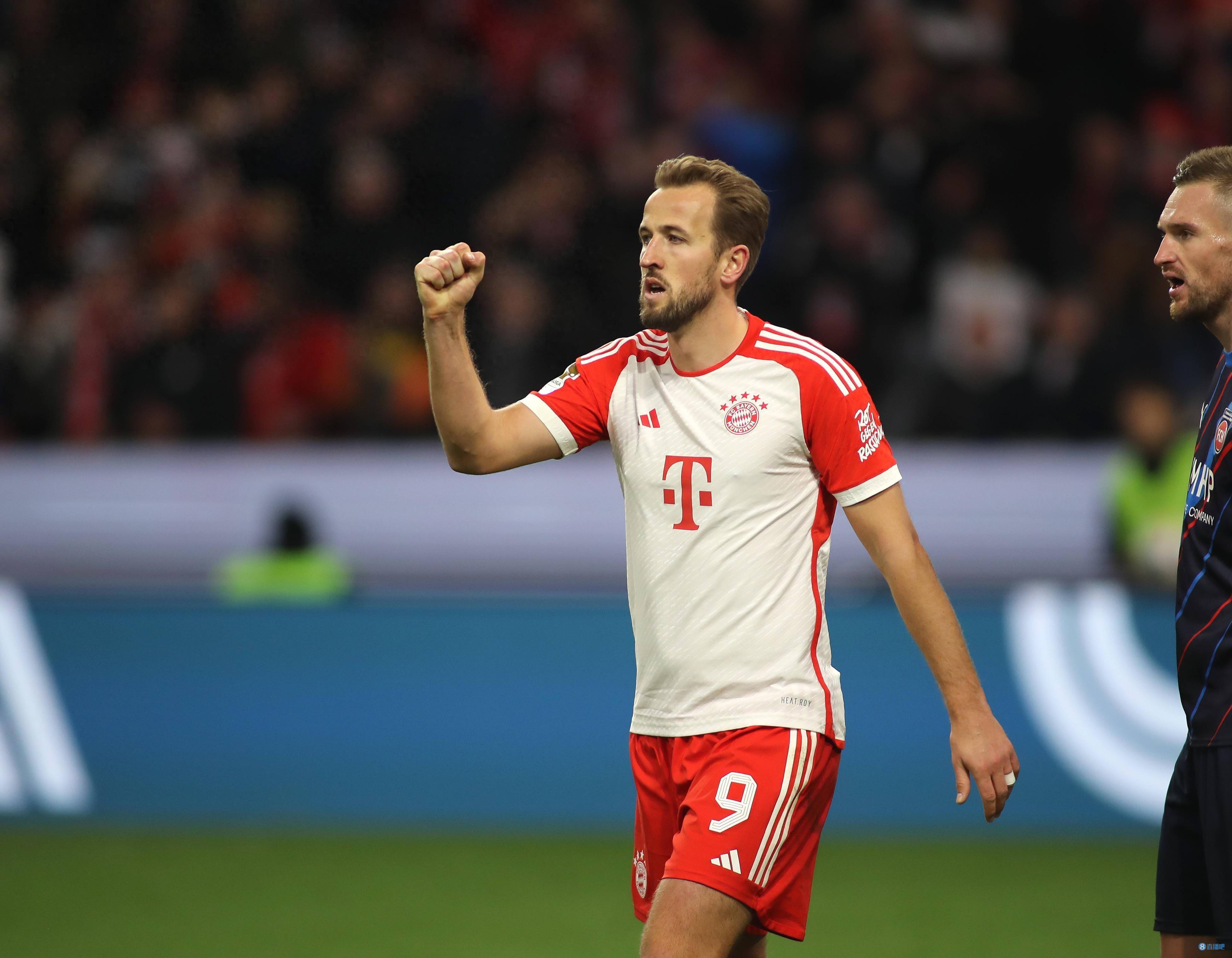 欧冠比赛中一名球员技术全开 欧冠比赛中一名球员技术全开