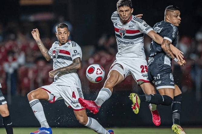 包含阿尔希拉尔队长发声,誓夺世俱杯冠军荣耀的词条 包含阿尔希拉尔队长发声,誓夺世俱杯冠军荣耀的词条