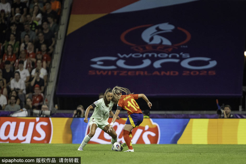 aoa体育培训-足球明星在欧洲赛场上连续大放异彩