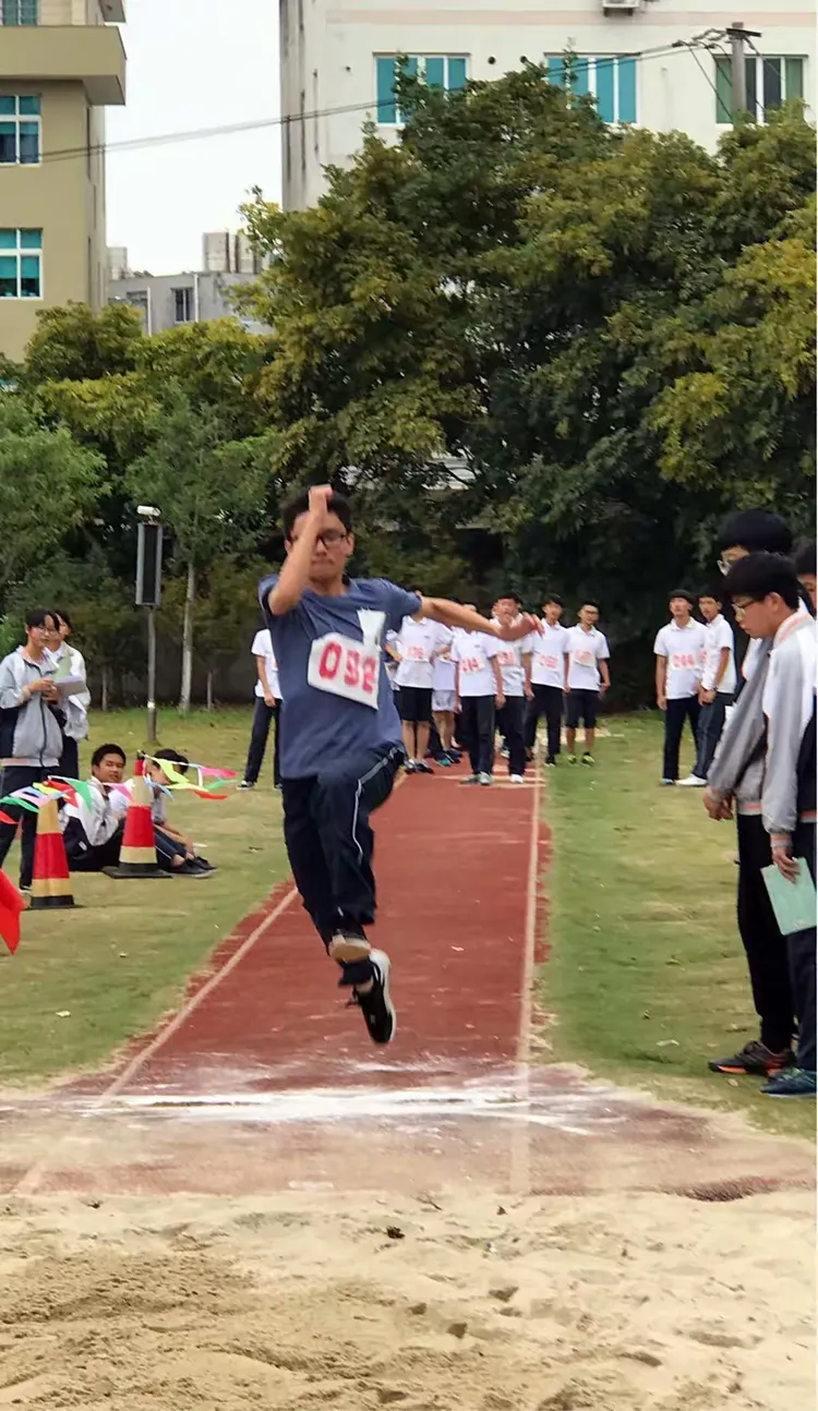 包含精彩瞬间回顾赛场风云,顶尖球队争夺胜利的词条 包含精彩瞬间回顾赛场风云,顶尖球队争夺胜利的词条