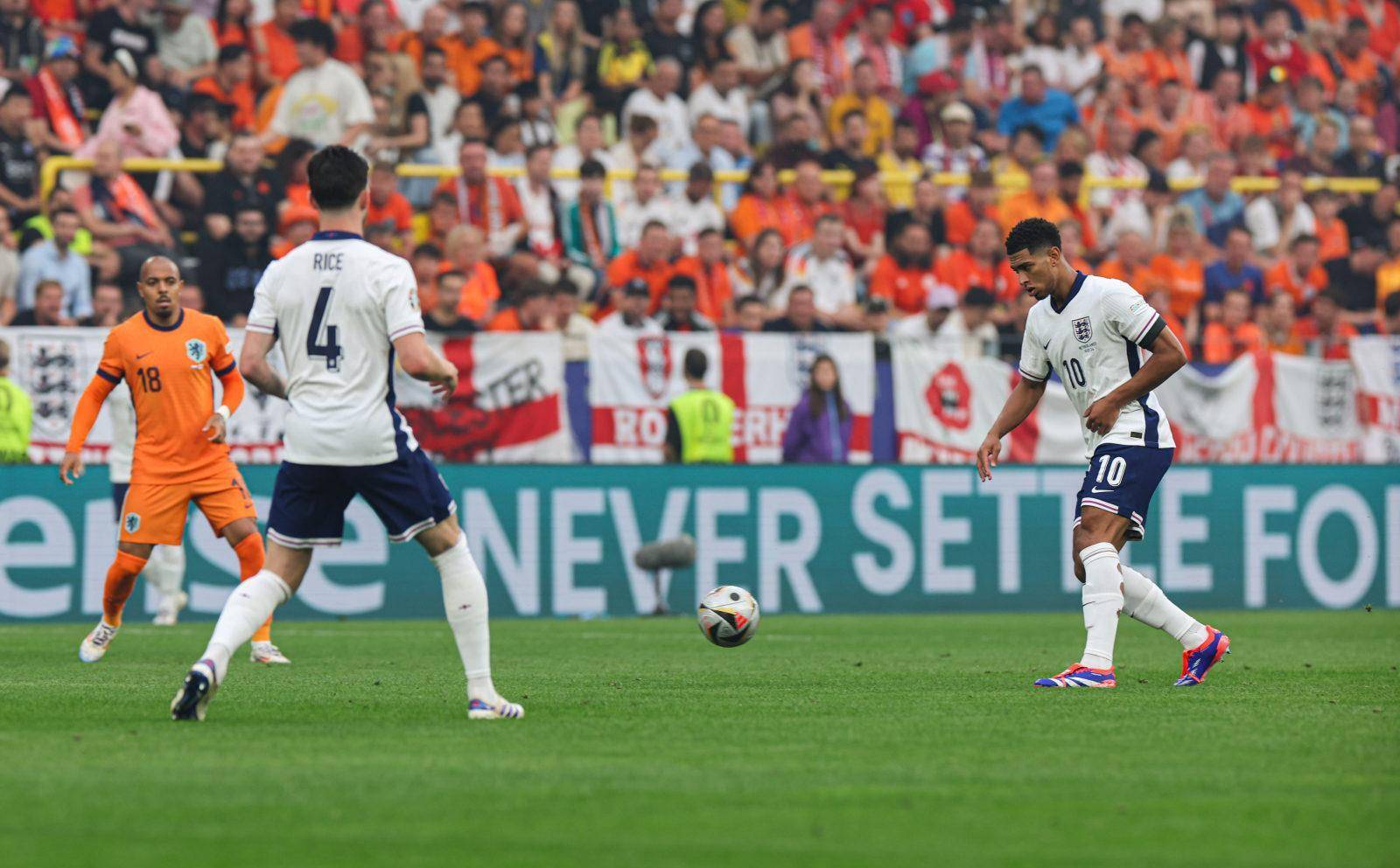 欧洲足球赛事精彩绝伦,各队实力较量令人期待 欧洲足球赛事精彩绝伦,各队实力较量令人期待