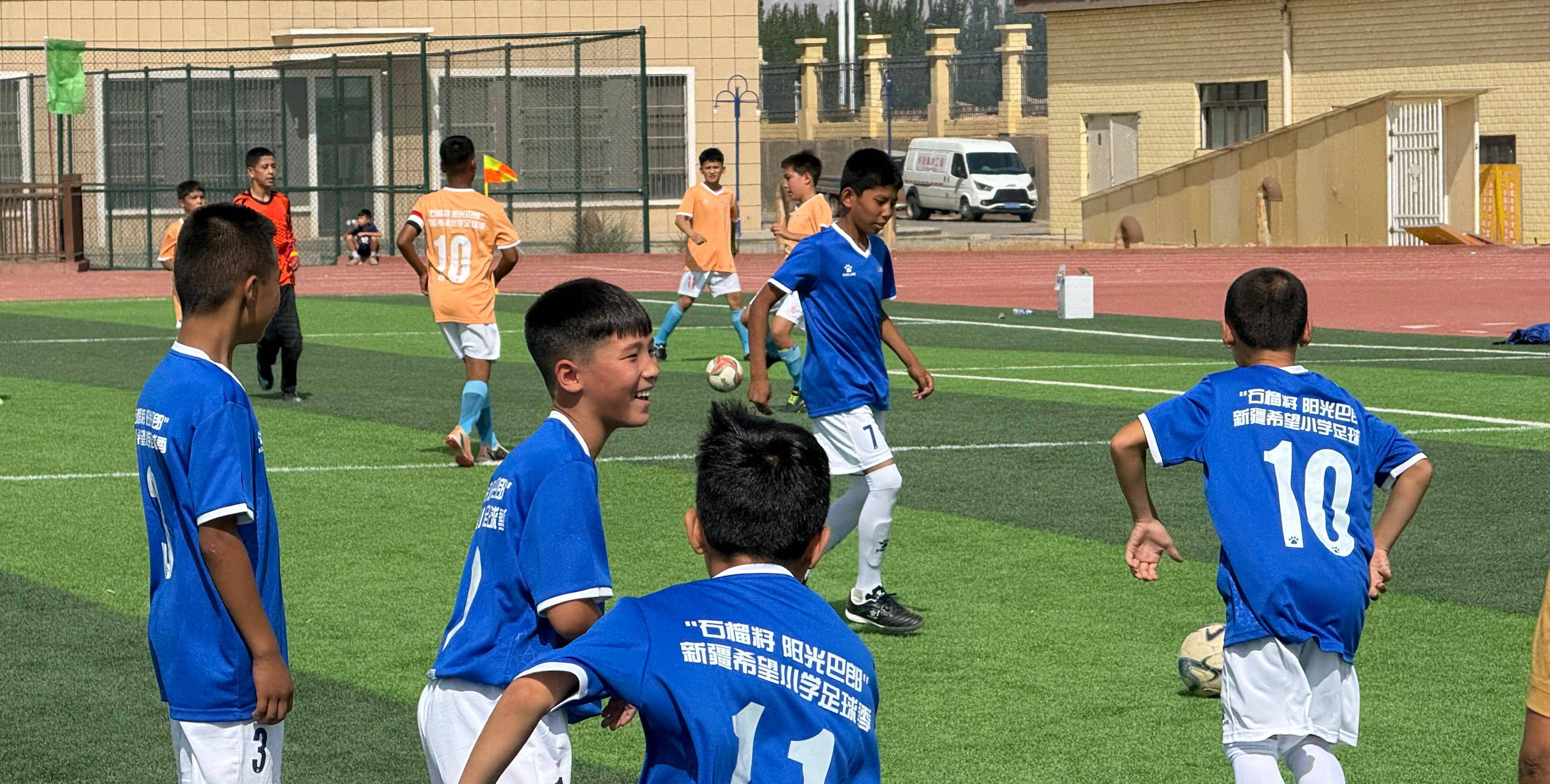 体育场上足球比赛引爆热情,风采无限的简单介绍 体育场上足球比赛引爆热情,风采无限的简单介绍