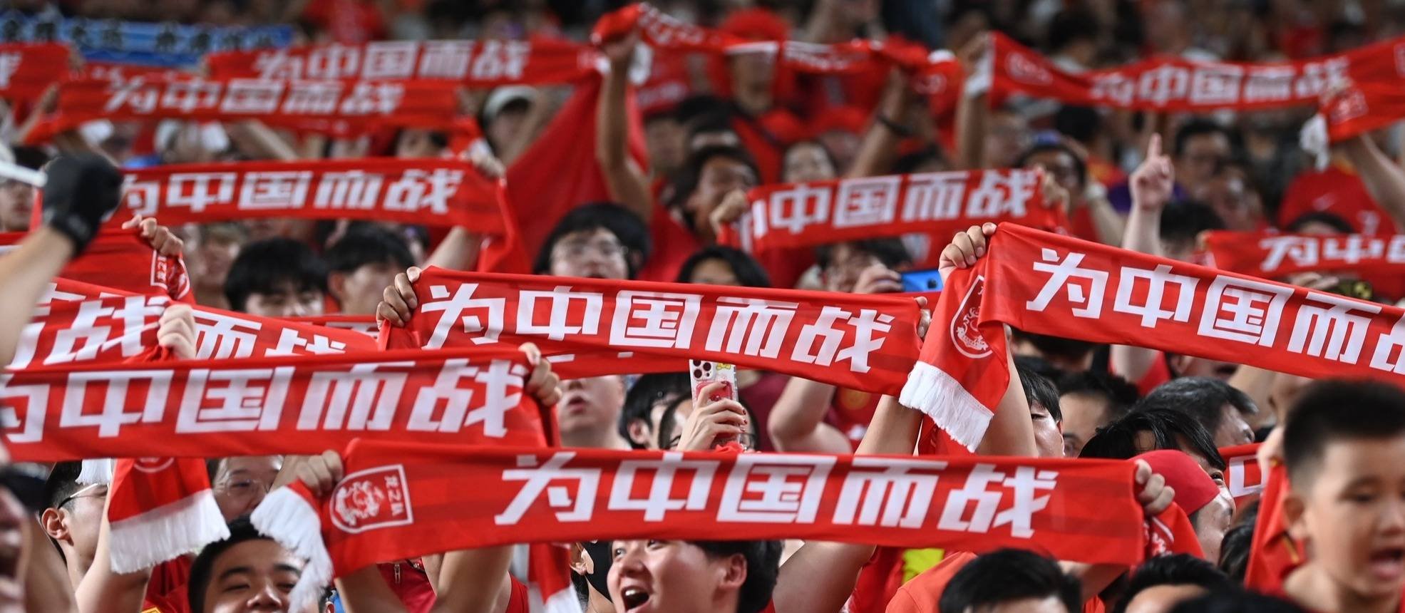 关于足球场上激情燃烧，双雄对决，谁能乘胜追击取得胜利？的信息