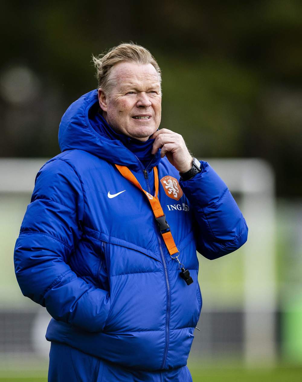 欧洲足球锦标赛小组赛即将开始，球队备战冠军