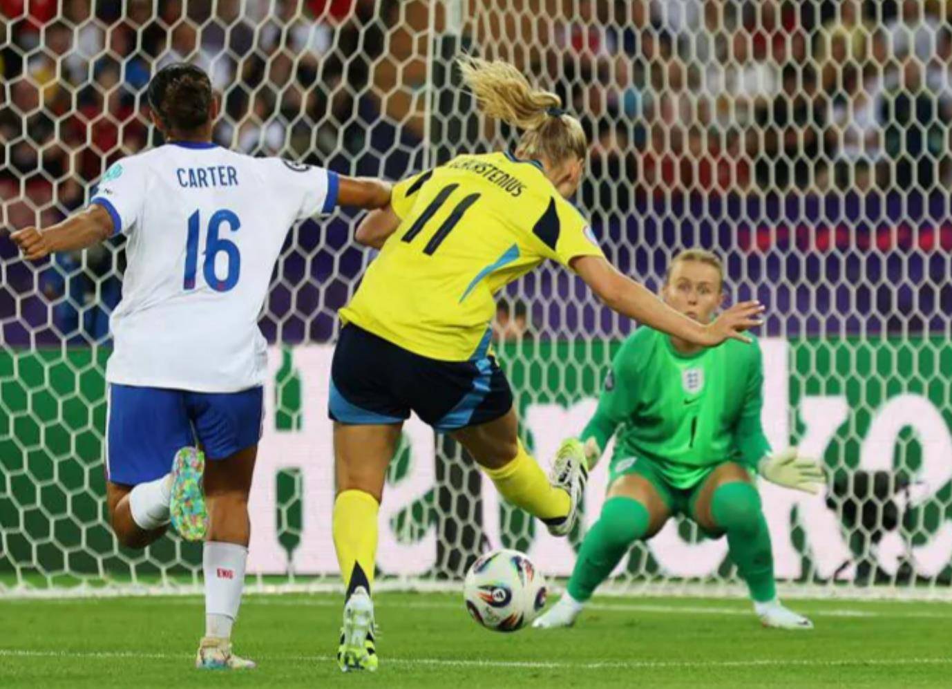 瑞典中场球员在欧洲杯上制胜关键进球