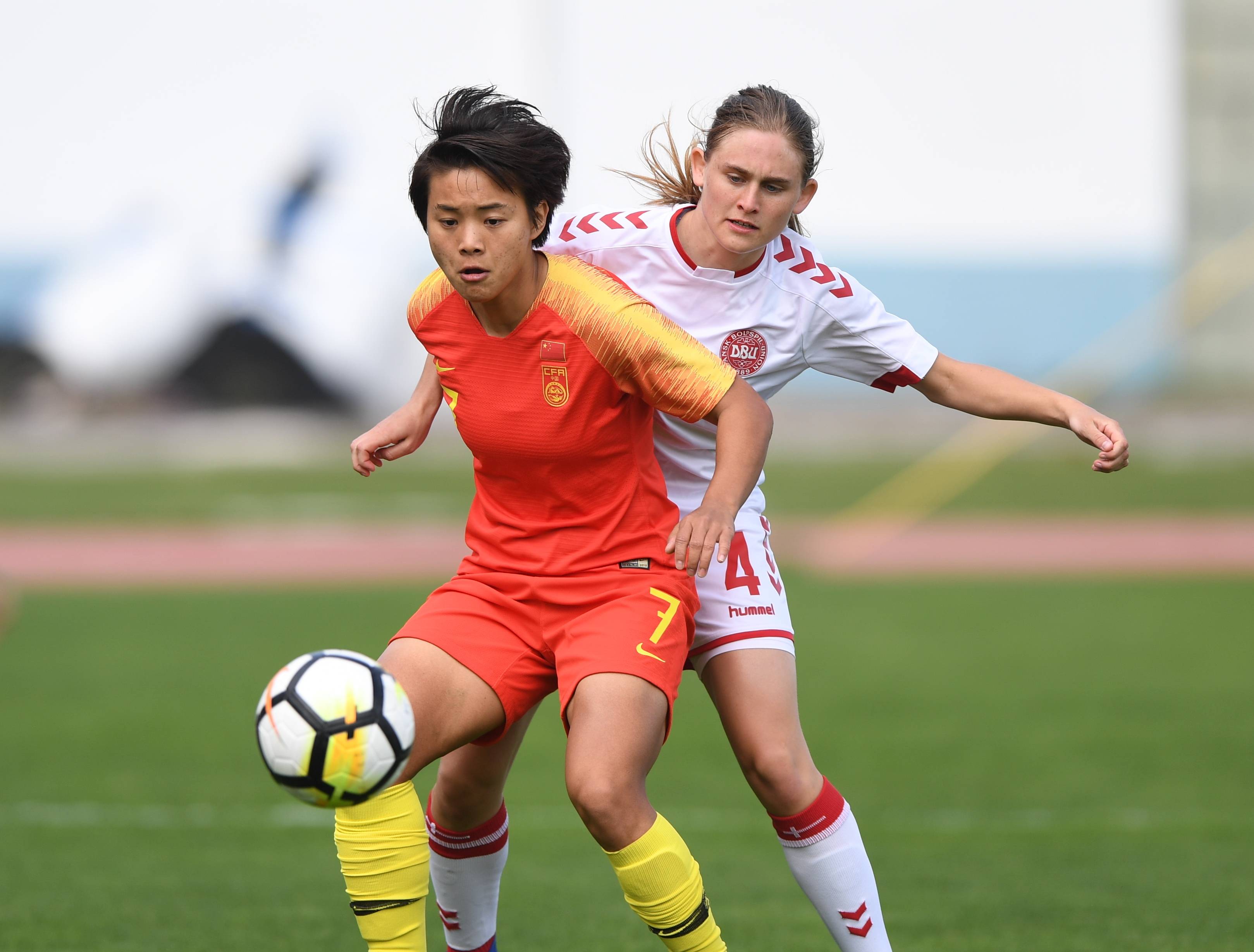 中国女足在比赛中展现出坚韧意志 中国女足在比赛中展现出坚韧意志