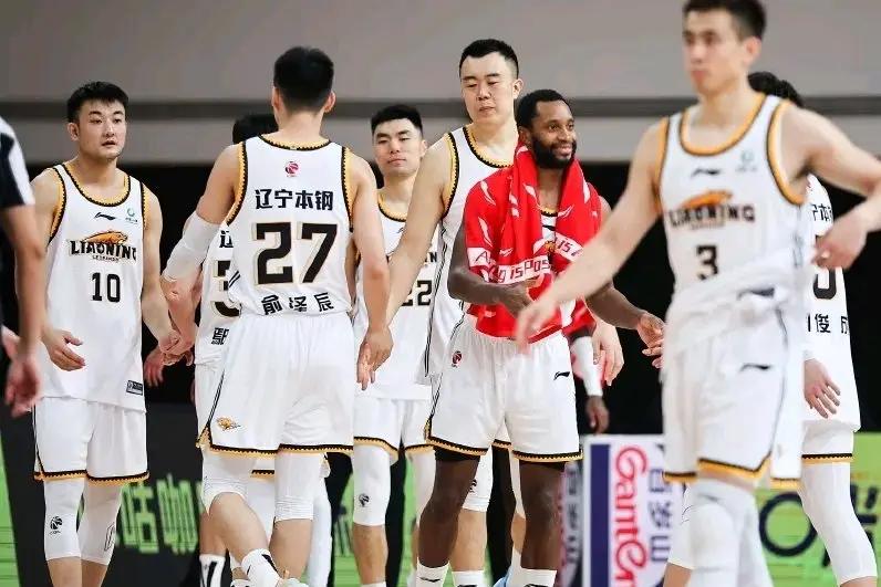 队员表现出色,球队实现连胜领先积分榜的简单介绍 队员表现出色,球队实现连胜领先积分榜的简单介绍