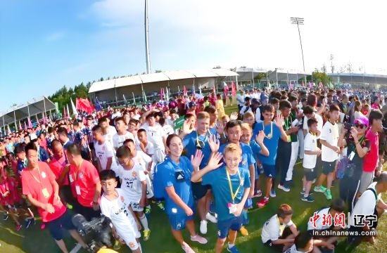 aoa体育-包含备受瞩目的国际足球盛事拉开帷幕的词条