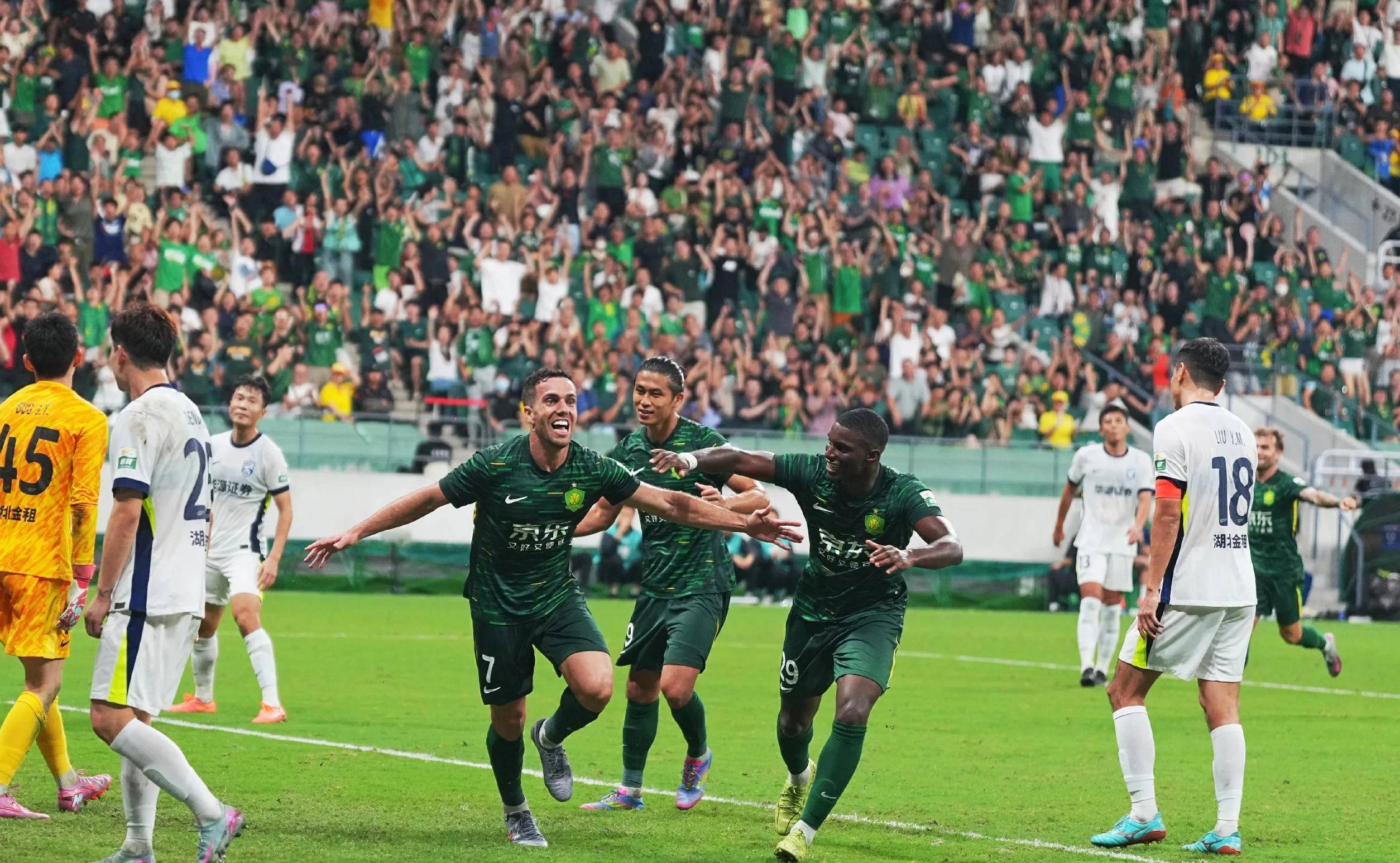 aoa体育官网-精彩对决，球队实力悬殊，却打平收场