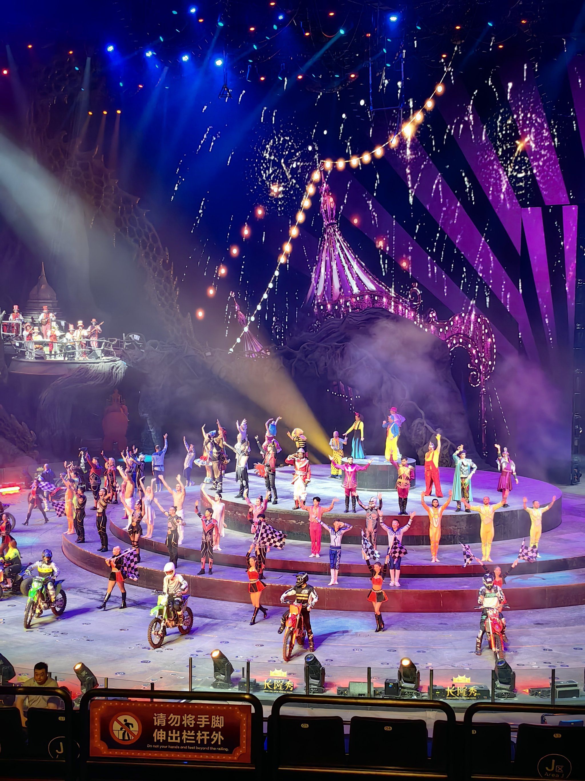 比赛精彩纷呈,掀起观赏狂潮 比赛精彩纷呈,掀起观赏狂潮