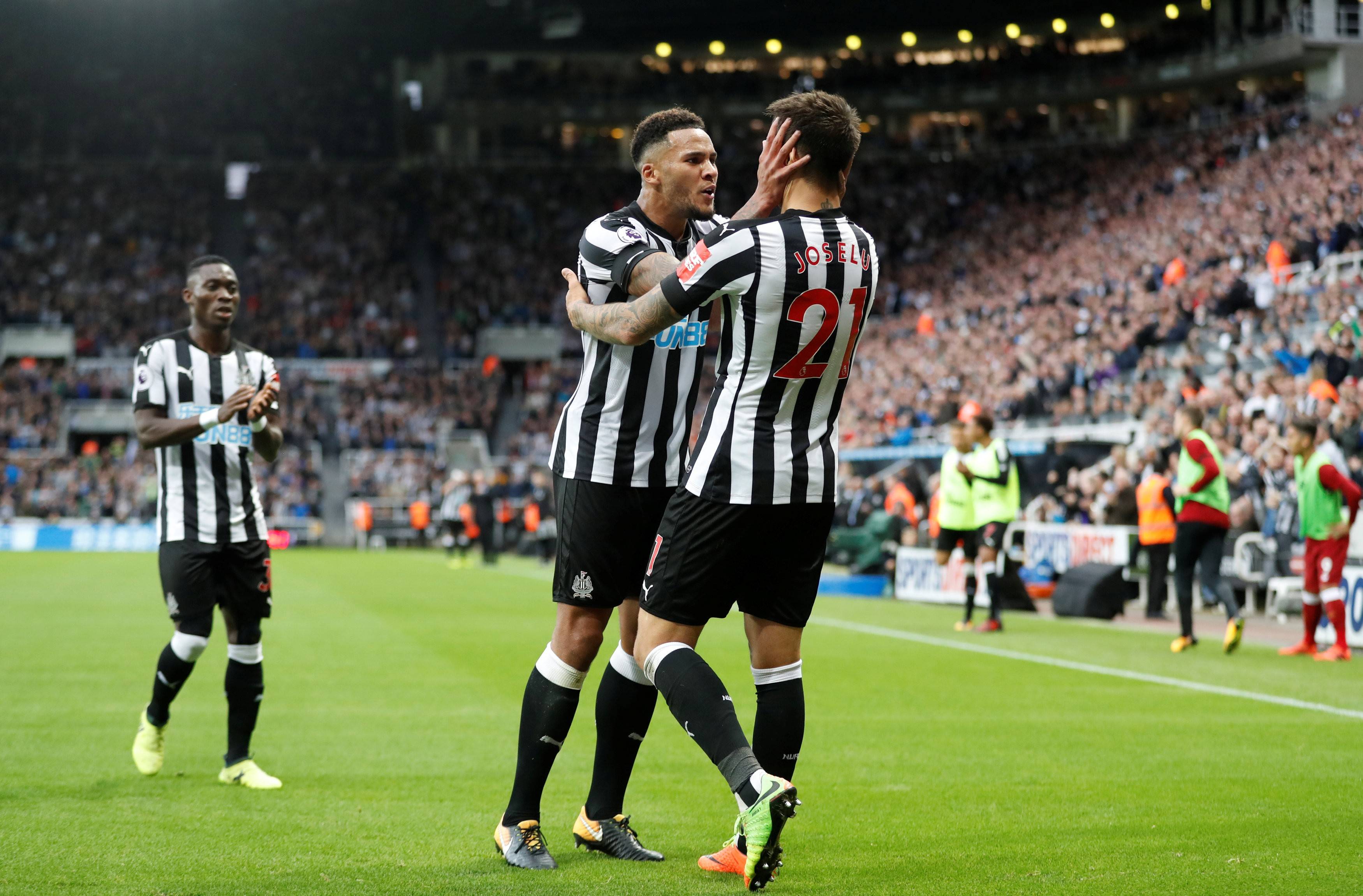 包含谢菲联客场战胜纽卡斯尔，取得关键三分的词条